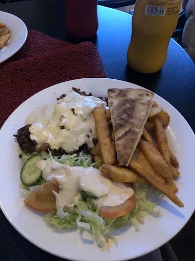 Kebabtallerken med pommes frites